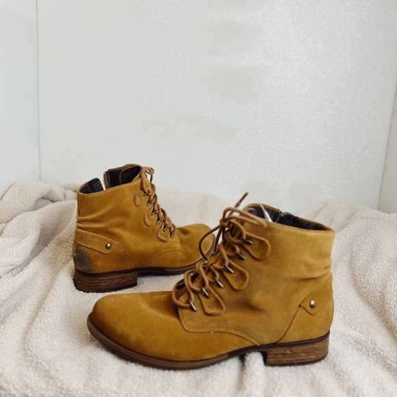 Women EARTH Tan Suede Lace Up Ankle Boots Relief Pod Womens 8